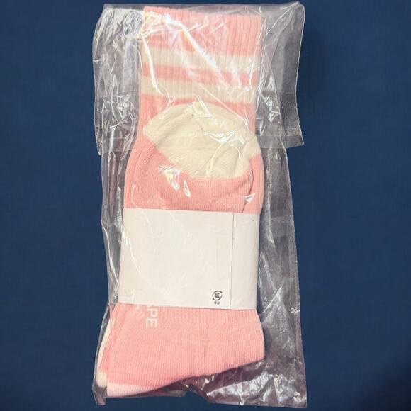 A Bathing Ape BAPE Pink Ape Head Crew Socks NWT Streetwear Stocking Stuffer - Picture 3 of 4